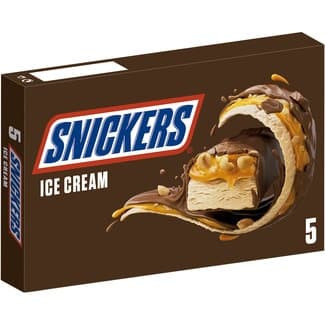 Barritas de Helado Rellenas con Trozos de Cacahuete y Caramelo Snickers